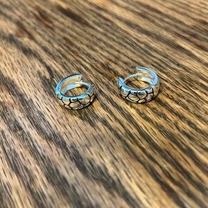 Silver pebble Huggies